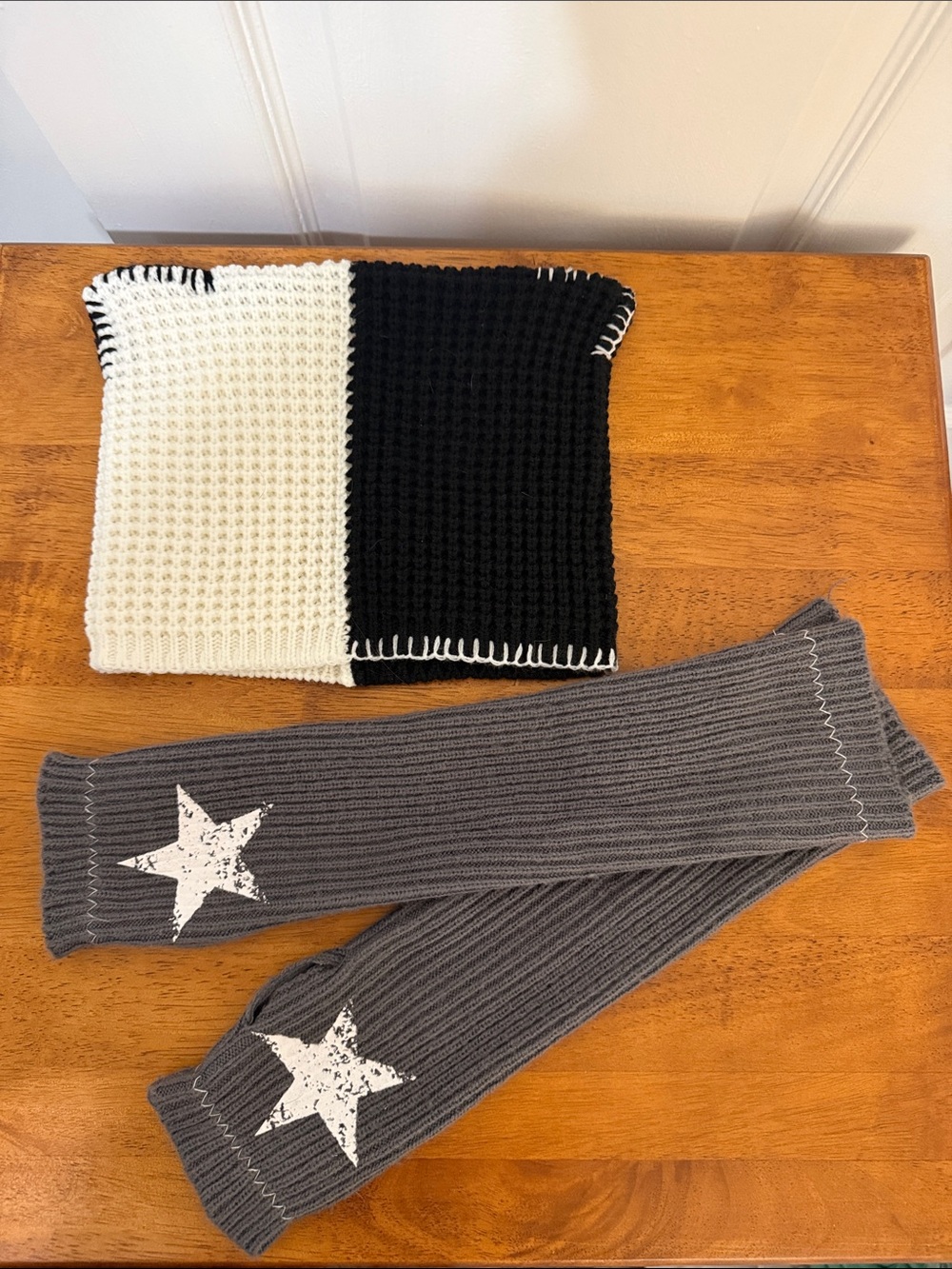 Kids Black & White Knit Square Beanie with Grey Star Arm Warmers